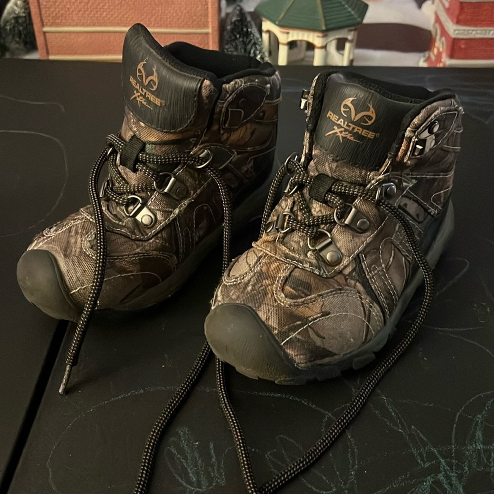 13 youth outdoor shoes